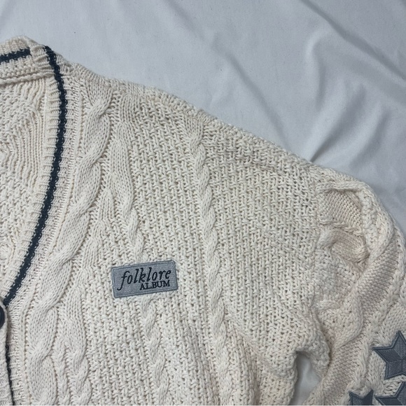 Taylor Swift original 2020 folklore cardigan Cream and Blue Cardigan - Picture 4 of 11